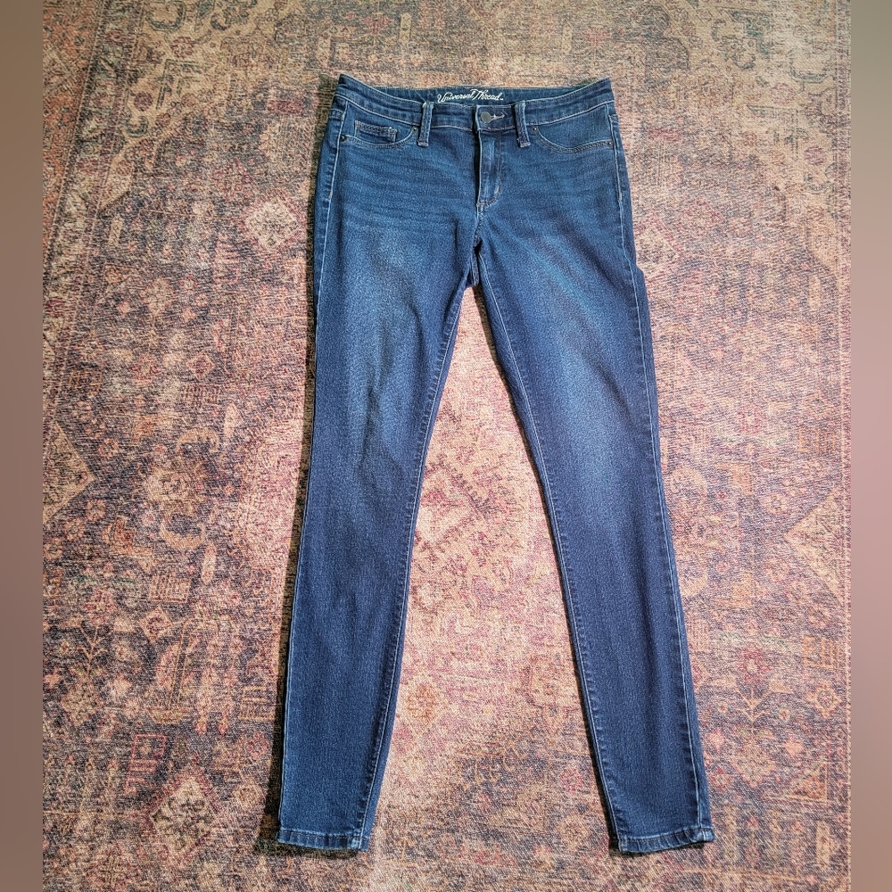 Universal Thread Mid Rise Jegging 4/27/L